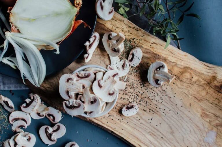 sliced mushooms